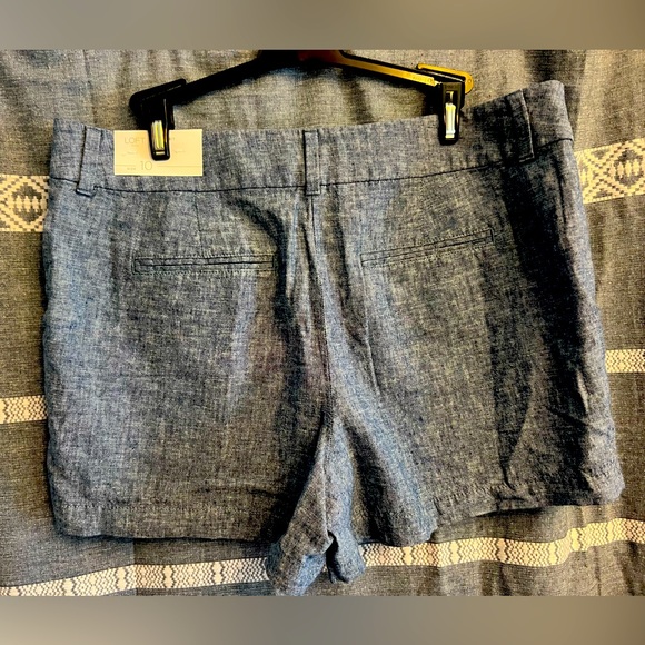 LOFT Pants - Loft 4” Shorts Blue Size 10 NWT